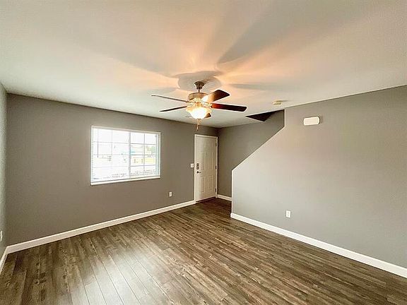 5th image of 700 Fountain View Dr APT D
