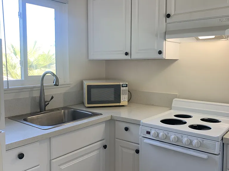 6245 Kester Ave — Photo 10