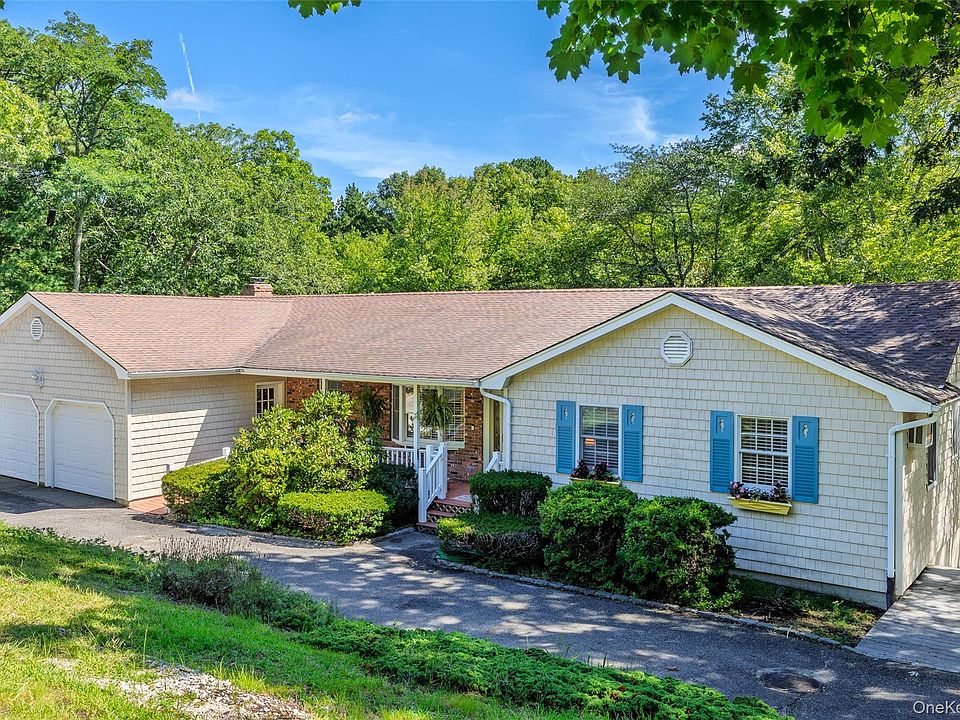 1st image of 18 Beaver Lane W