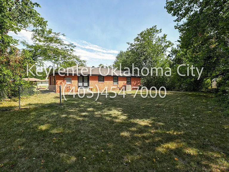 1524 Rowena Ln — Photo 37