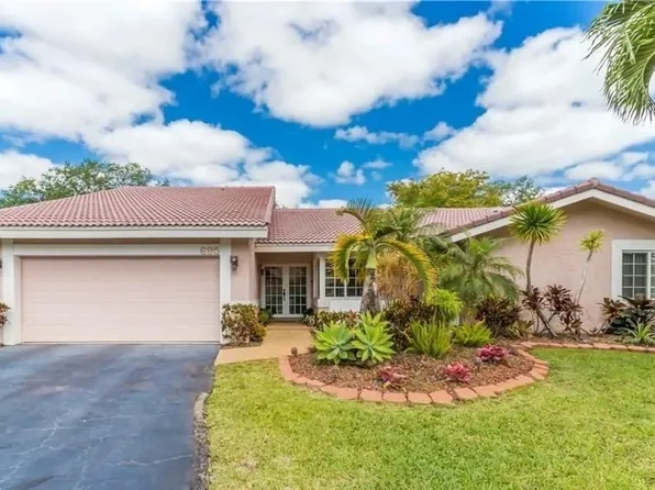 695 NW 107th Ln, Pompano Beach, FL 33071