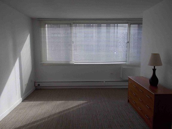 4th image of 1344 N Dearborn Pkwy #4C