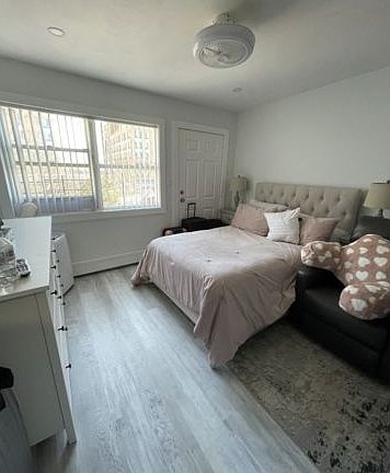 3rd image of 1524 Longfellow Ave #1