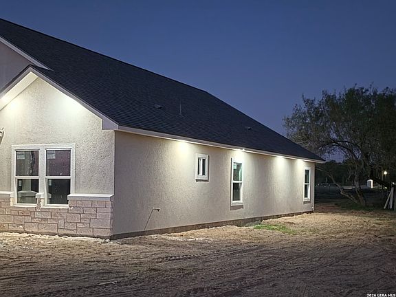 3rd image of 950 McConnell Rd
