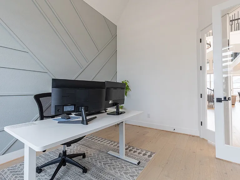 208 Sadaba St — Photo 10