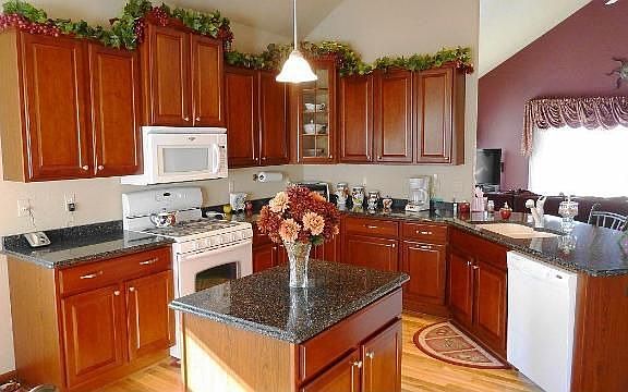 5th image of N110W14670 Preserve Heights Ct