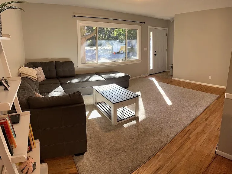 10930 Johnson Ave S — Photo 3
