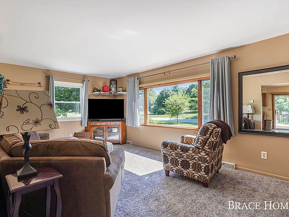 3rd image of 1259 Brookridge Dr SE