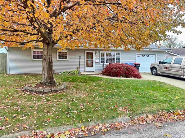 1402 Lincoln St, Pekin, IL 61554