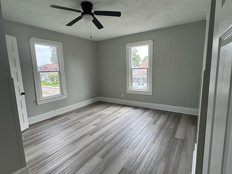 3324 Graceland Ave — Photo 2