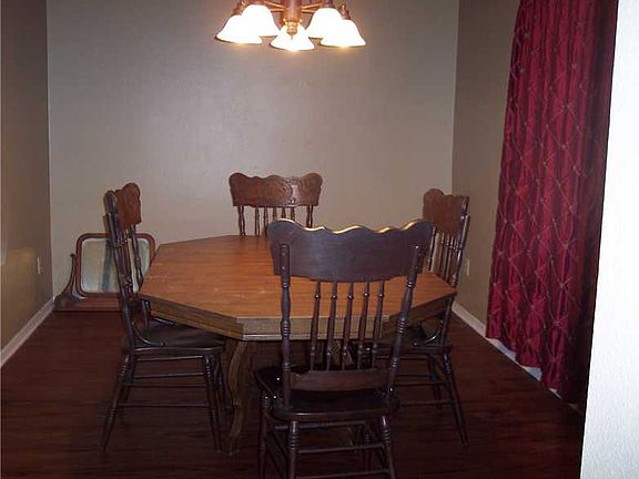 2nd image of 2400 Oxford Pl