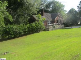 915 W Poinsett St, Greer, SC 29650