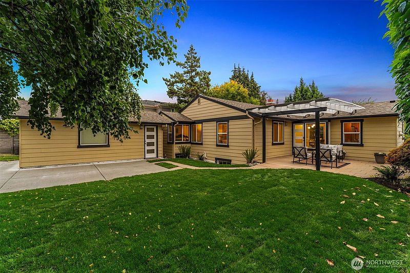 2nd image of 124 6th Avenue