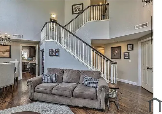 4 bed, 2064 sqft, $5,000 — Photo 2