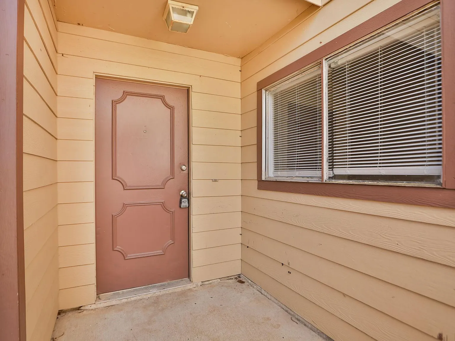 3 bed, 2.0 bath, 1167 sqft, $1,750 — Photo 2