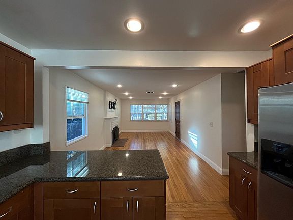 3rd image of 10806 Ayres Ave
