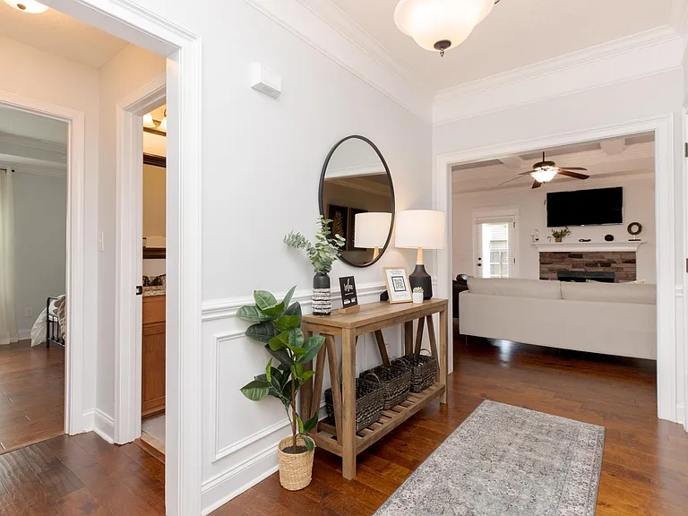 Entryway w/Welcome guide to property