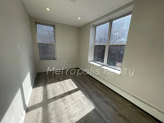Rented by Metropolis International Realty Inc. | media 5