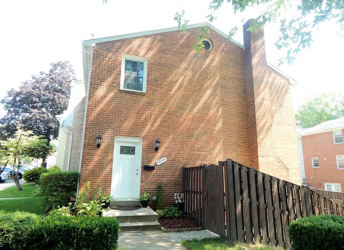 4 bed, 1302 sqft, $3,500 — Photo 2