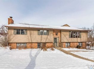2104 E 49th St, Sioux Falls, SD 57103