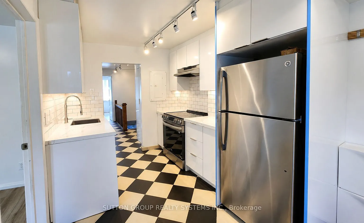 3 bed, $2,350 — Photo 2