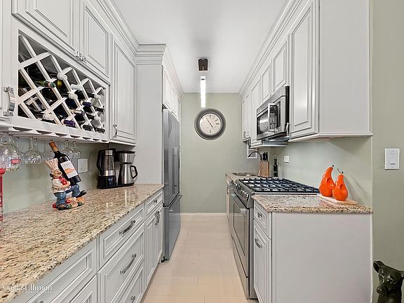 3rd image of 2025 Broadway APT 23A