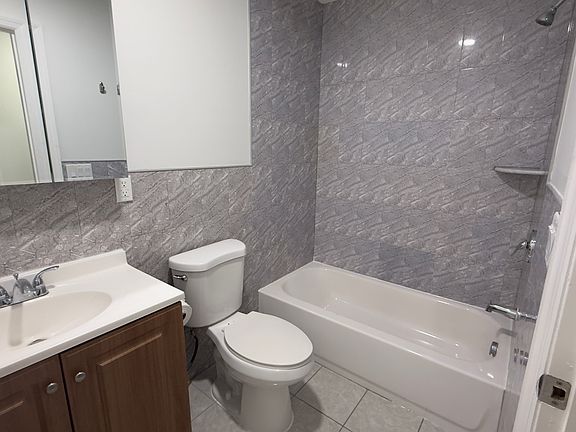 5th image of 499 S 18th St #2