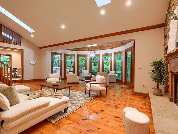 4th image of 18 Yaples Orchard Dr