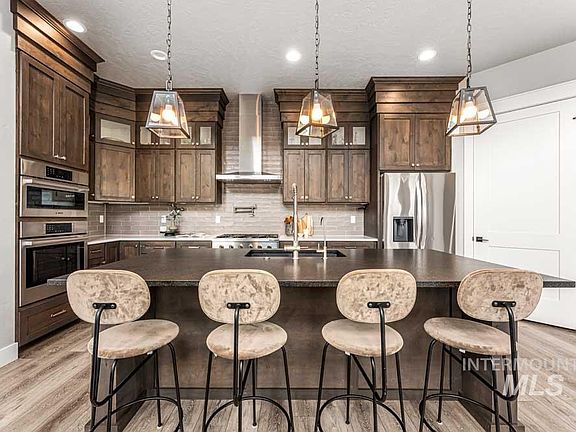 4th image of 8201 W Corinthia St