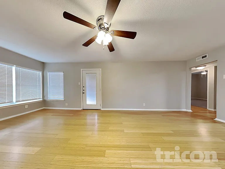 706 Olney Dr — Photo 4