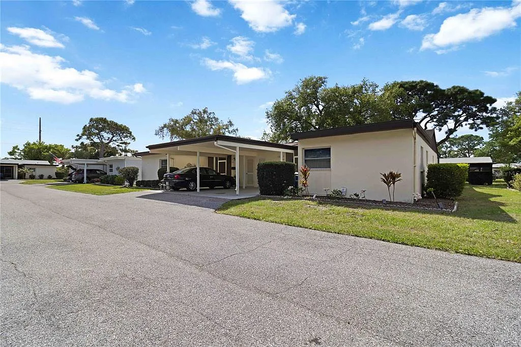 2 bed, 2.0 bath, 1405 sqft, $1,750 — Photo 2