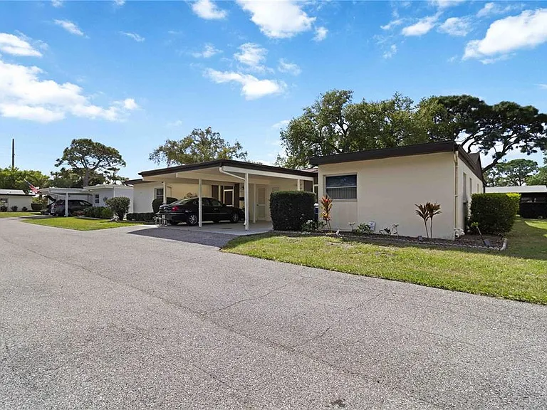 6215 Green View Cir #74 — Photo 2
