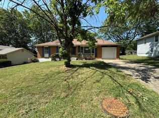 3716 S Greenwich Ln, Independence, MO 64055