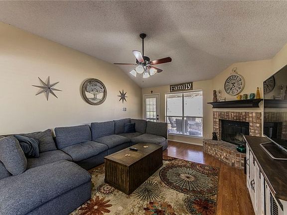 5th image of 213 Merlin Dr