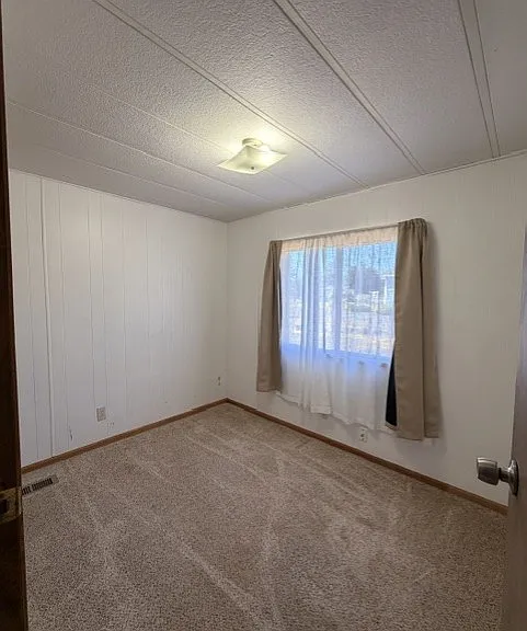 110 W Veterans Ave — Photo 7