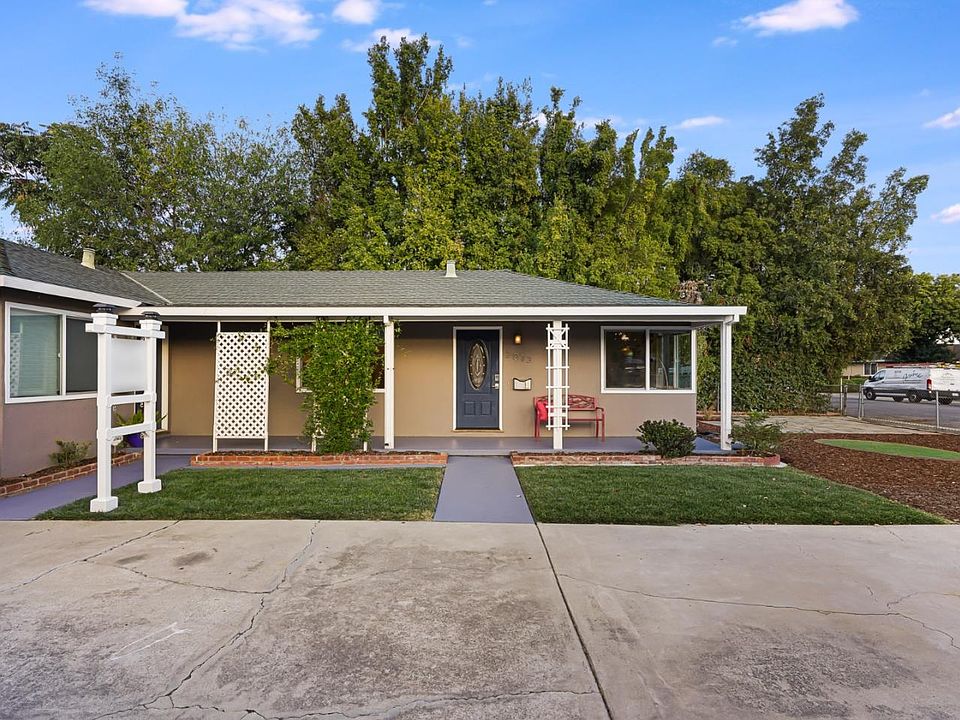 1st image of 2071-2073 Lynnhaven Dr