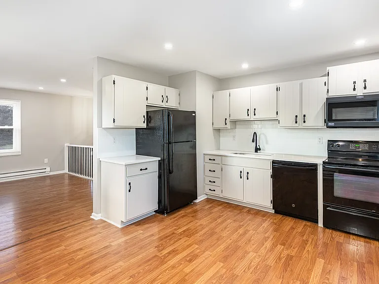 17 Branstock Ct — Photo 3