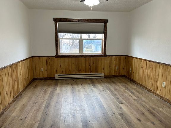 4th image of 253 Main St W #3