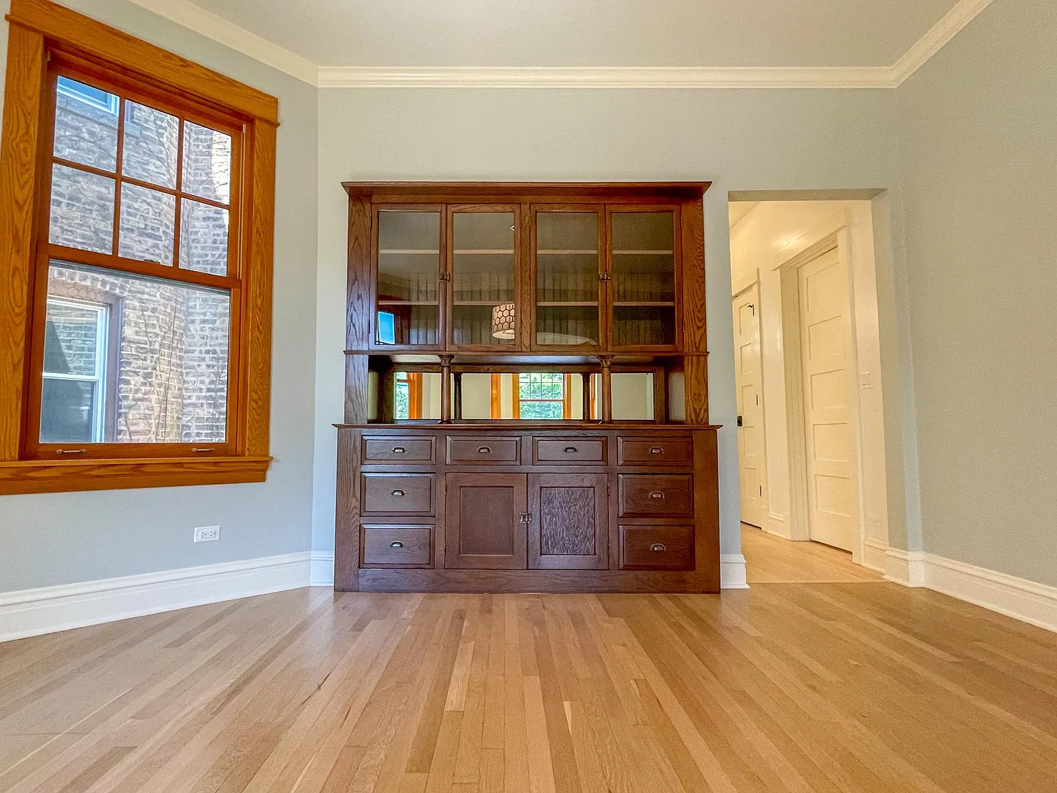 4202 N Winchester Ave — Photo 4
