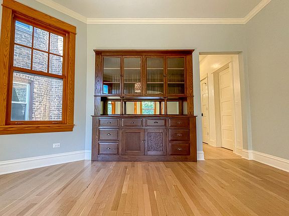 4th image of 4202 N Winchester Ave #2