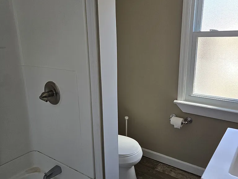 915 Westglen Dr — Photo 9