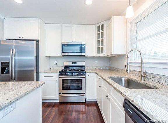 5th image of 2030 Cambridge Dr