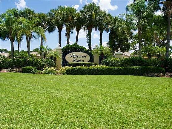Pinecrest Lakes: Best Neighborhood in Jensen Beach. Close to great schools, shopping, restaurants, b