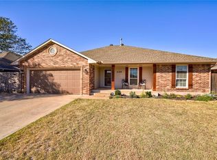 2109 NE 13th St, Moore, OK 73160