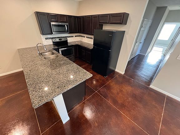 5th image of 5251 N Cypress Cir