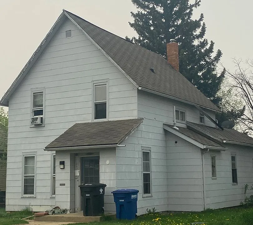 257 5th St W