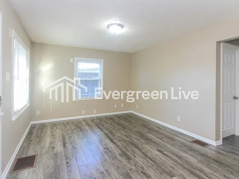 5309 E Sutton St — Photo 4