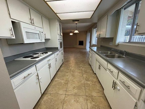 5th image of 929 E Wesleyan Dr