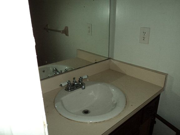 4th image of 1218 S Tracy Dr