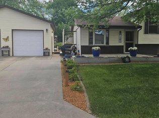 1402 8th Ave W, Oskaloosa, IA 52577